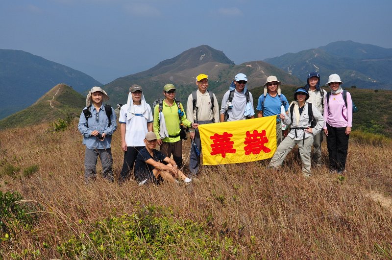 DSC_0018.JPG - 背景為雷打石山