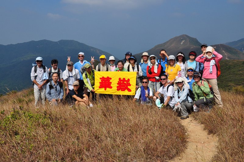 DSC_0019.JPG - 背景為雷打石山