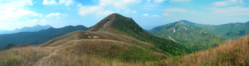 Stitched_057-59.jpg - 左最遠為馬鞍山，中為雷打石，右為嶂上及石屋山。