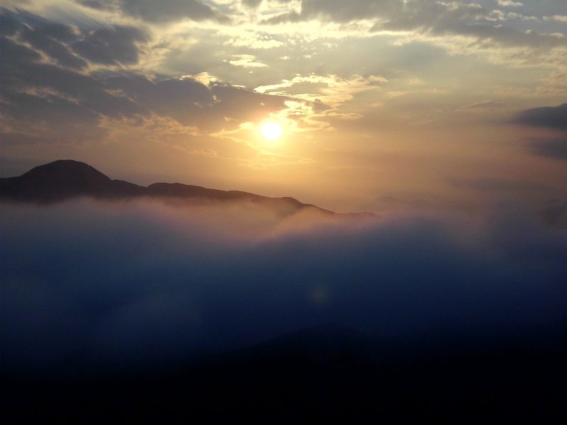 123.JPG - 黃昏麗景----雲霧中的日落