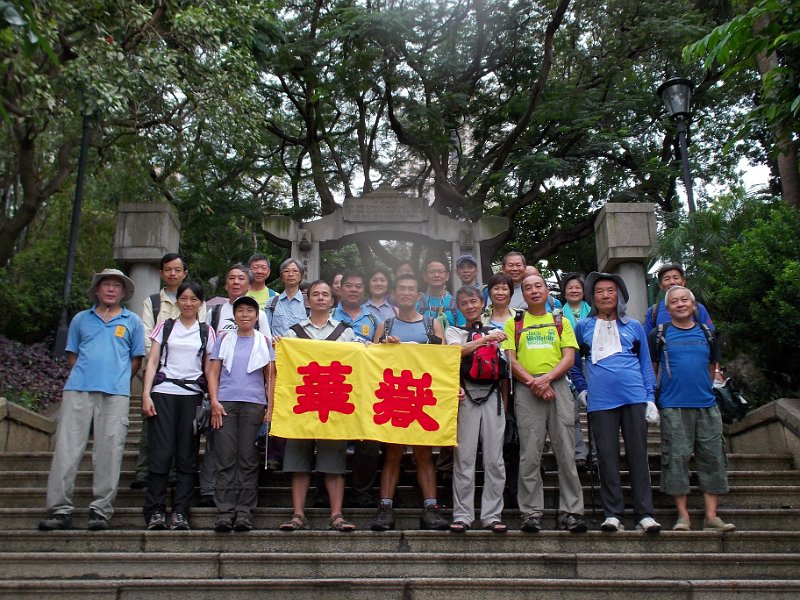 DSCN2275.JPG - 在香港動植物公園正門合照