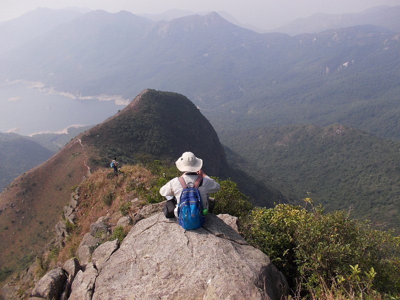 087.JPG -           回望登山來路  