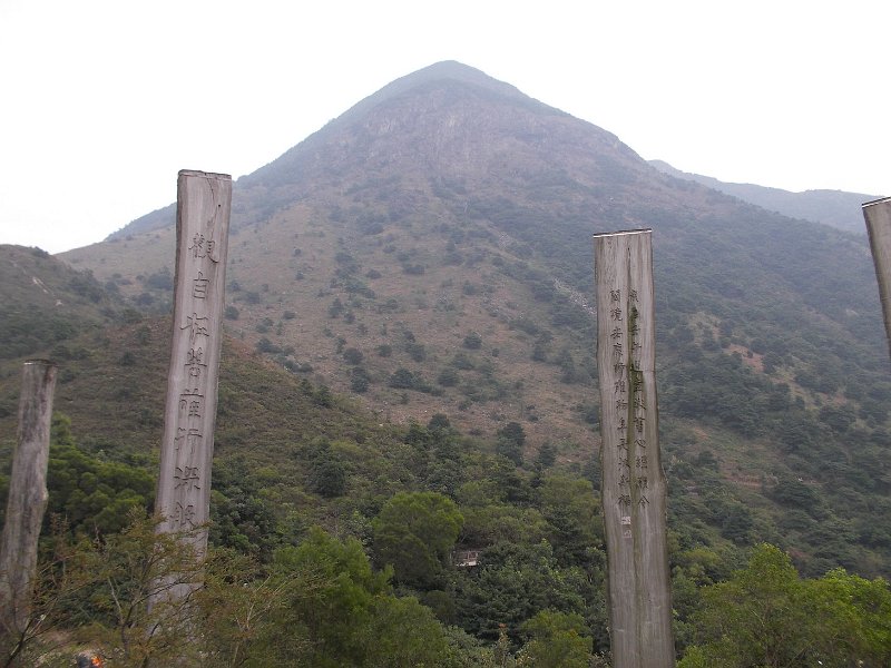 164.JPG - 心經簡林 （背景為鳳凰山）            