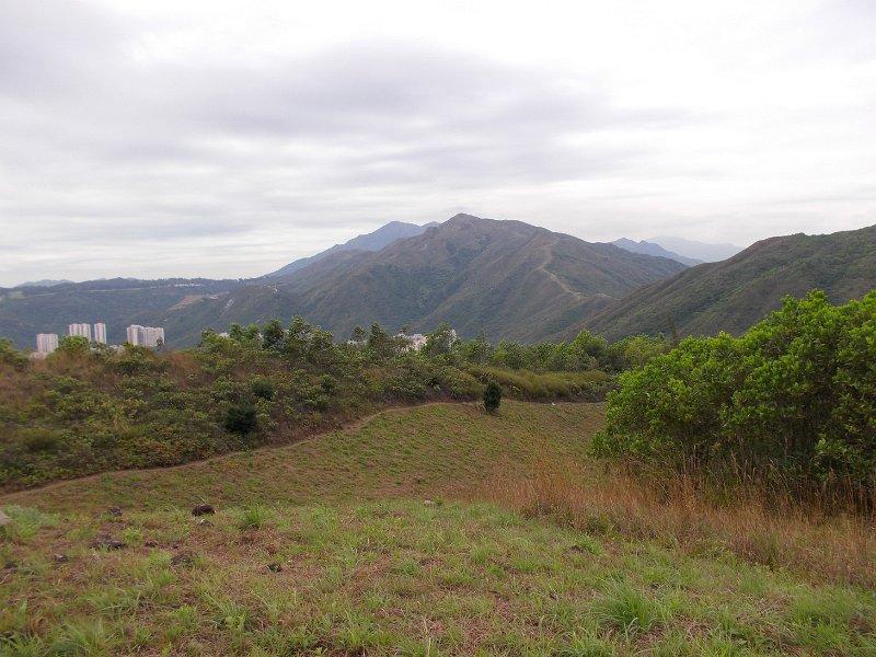 DSCN3447.JPG - 最遠方最高的山峰為老虎頭